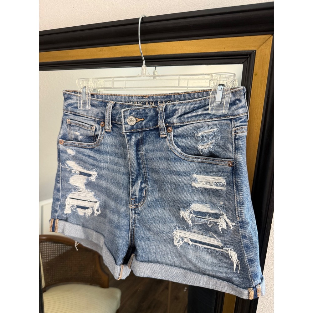 American Eagle Mom Short Medium Wash Distressed High Rise Denimโ Shorts Size 6